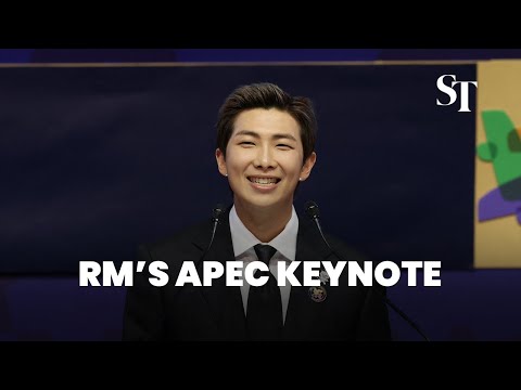 Видео: [ПОЛНОЕ] RM из BTS выступил с программной речью на саммите генеральных директоров АТЭС