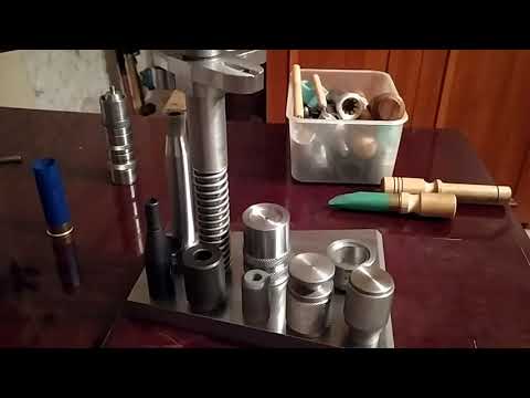 Видео: Самоделка для снаряжения патронов 12 калибра