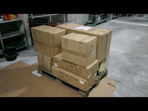 Видео: Самая большая распаковка РУНЕТА!! "Секретный гараж"- посылка с инструментами.