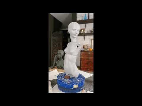 Видео: Снятие гипсовой формы с мастер-модели для куклы из фарфора