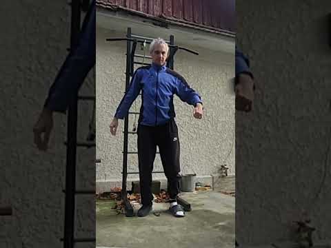 Видео: вечерняя разминка на улице 231025