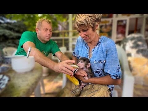 Видео: Вы такого НЕ ВИДЕЛИ! Как Люся пьет чай с Олегом Зубковым и Леокадией!