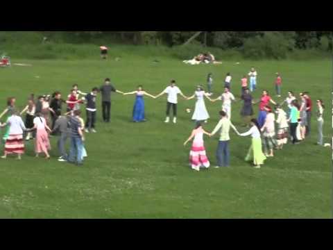 Видео: Хоровод Во поле береза стояла