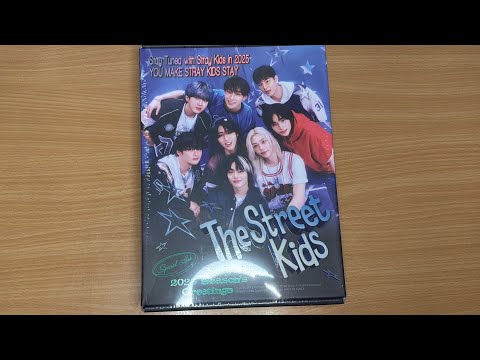 Видео: Распаковка stray kids 2025 greetings (The street kids)