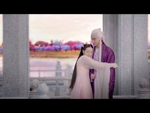 Видео: Пьяная исповедь милого лисенка растопила душу седовласого мужчины