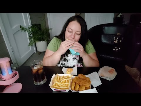 Видео: Мукбанг Чикен Хит 🍔 Картошка фри 🍟 Крылья 🪽 Наггетсы Вкусно и точка!