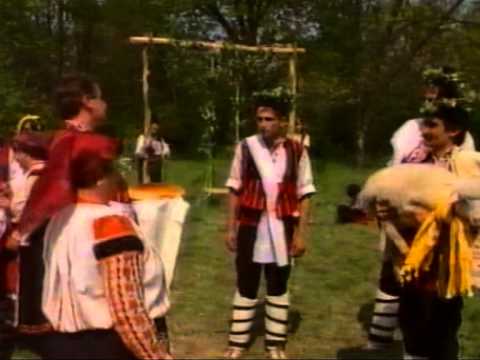 Видео: Народни обичаи на Гергьовден - с.Ново село - Русенско