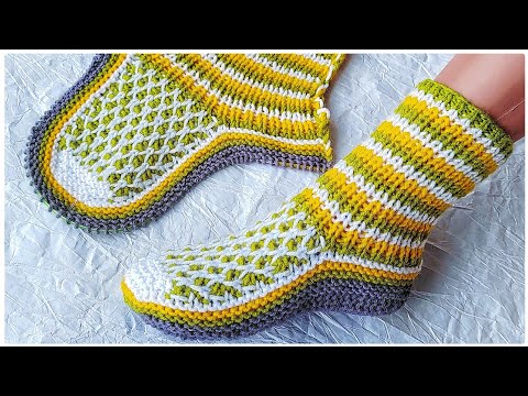 Видео: Взрослые НОСОЧКИ НА ДВУХ СПИЦАХ ИЗ ОСТАТКОВ ПРЯЖИ. мастер-класс.