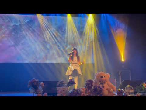 Видео: Жаклин Андонова / Клуб Ритъм/- "Очите на мама"