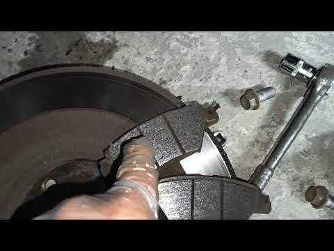 Видео: Mazda CX-9 2018 заміна задніх гальмівних колодок з елекроручником, від і до.