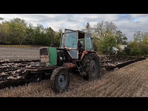 Видео: ЮМЗ Д-240 без блокіровки і оранка 🌾 під гору після дощу. ПЛН-3.35 з углознімами