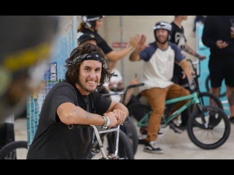 Видео: В микрофоне с Треем Джонсом — «Bulshittin' At The Battle of Hastings»