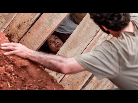 Видео: Қыз қабір азабын тексеру үшін өлген адаммен бірге жерленеді / кино шолу / қысқа шолу / киномен 