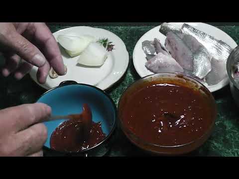 Видео: Тушка ставриды в томатном пикантном соусе, уха на первое.