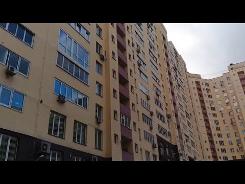 Видео: Обзор 13 этажки с лифтами ЩЛЗ 400кг 5 чел/630кг 8 чел (Екатеринбург, Радищева 33) 