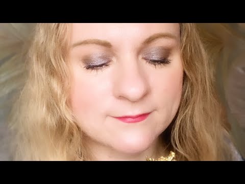 Видео: Макияжи косметичкой на неделю)