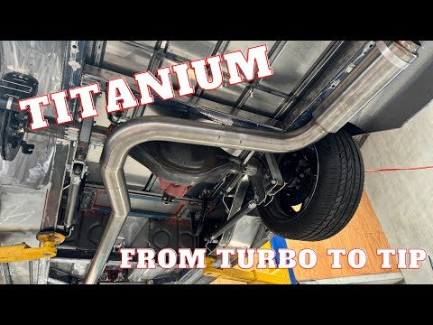 Видео: Сборка титанового выхлопа для Nissan RB26 в Holden EH