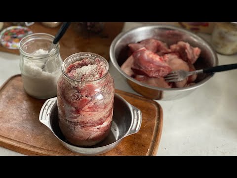 Видео: Як засолити м’ясо для тривалого зберігання  //  СОЛОНИНА  В БАНКАХ .