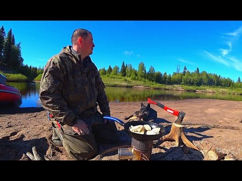 Видео: Рыбалка на севере. Забрался в самую глушь. Река кипит от рыбы. Сплав по реке часть №1.