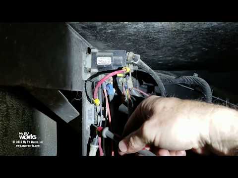 Видео: Короткое замыкание 12 В постоянного тока на раме автодома привело к неисправности домкратов — бон...