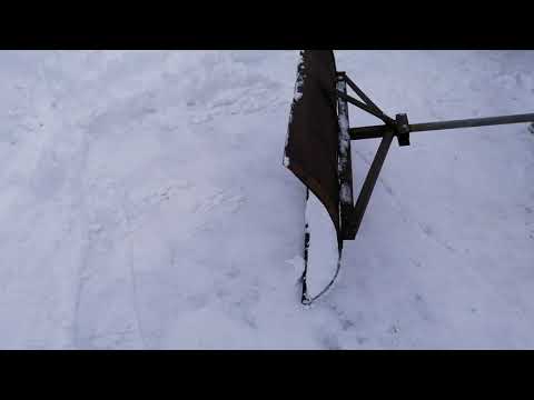 Видео: Универсальный ручной отвал для уборки снега