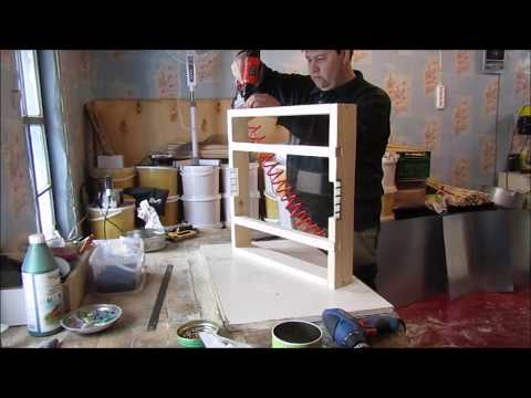 Видео: Сборка крыши улья.