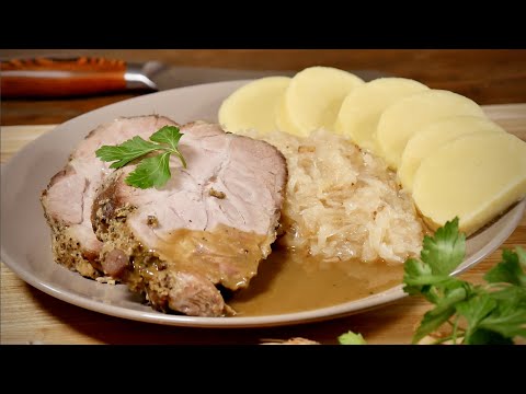 Видео: Большой кусок жаркого, вкуснейший соус и капуста! Вам понравится эта еда!