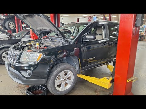 Видео: Замена радиатора Jeep Compass!
