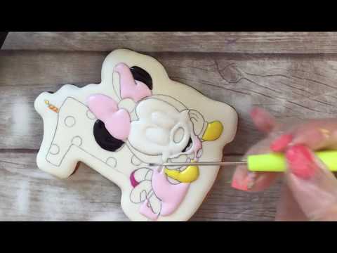 Видео: Часть 1: Имбирный пряник Минни Маус - заливка ( Part 1: Gingerbread Minnie Mouse - Filling)