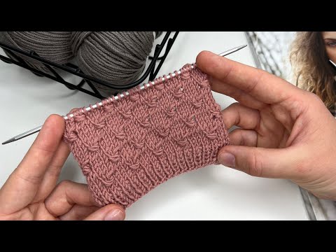 Видео: Вяжется ПРОСТО, а смотрится СУПЕР. Узор спицами для свитера, джемпера, кардигана и шапки спицами