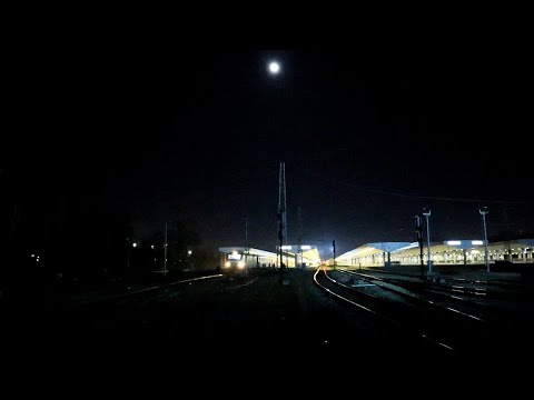 Видео: Бързият влак 2627 потегля по пълнолуние от Централна ЖП гара, начело с "Хан Омуртаг" 80 039...
