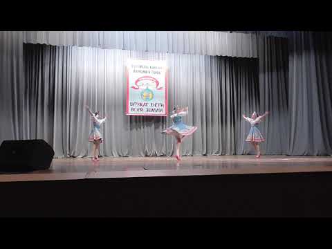 Видео: 07 Русский танец Платочек Голикова Алиса, Самойлова Катерина, Юрьева Ксения трио средняя 10 12