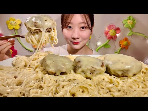 Видео: ASMR паста с сырным кремом Бифштекс из фарша【русские субтитры】【Mukbang/ Eating Sounds】