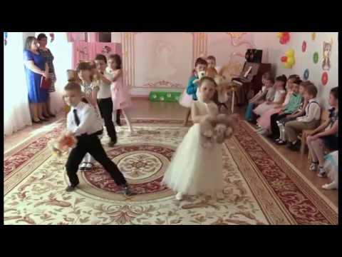 Видео: танец с игрушками