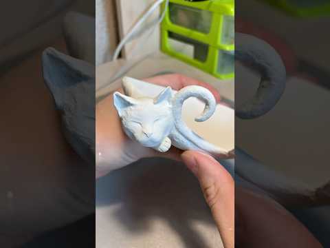 Видео: Леплю кошечку из глины :) #глина #лепка #творчество #кошка