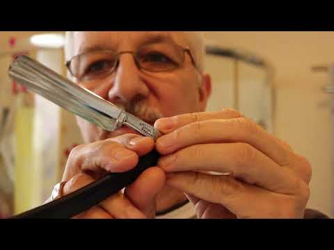 Видео: Бритьё опасными бритвами C.V.Heljestrand VS C.Myers & Sons Sheffield straight razors shaving