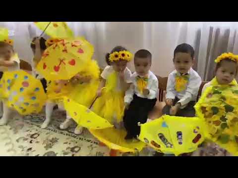 Видео: Осенний праздник "Қолшатыр шеруі" в средней группе "Мүкжидек" 
