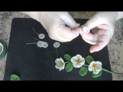 Видео: Жасмин из бисера. Мастер - класс. Бисероплетение.
