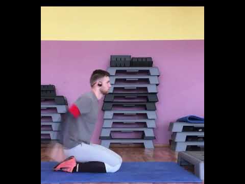 Видео: Прыжок с колен.