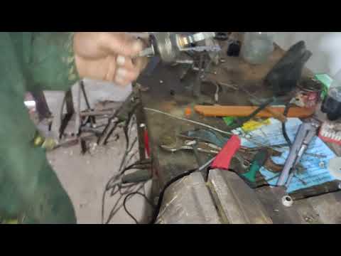 Видео: Ремонт кулисы КПП на Citroen-Xsara-Picasso