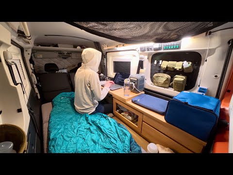 Видео: Переносим комнату в мини-автомобиль на ночь