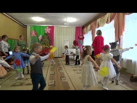 Видео: Танец с листочками, средняя группа №10