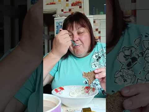 Видео: жрём на камеру как модно