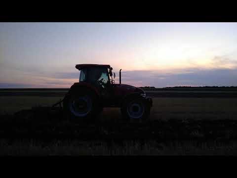 Видео: Нарешті почали проводити  оранку Кейс  працює 07.08.2019.