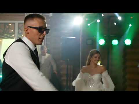 Видео: Зажигательный свадебный танец жениха и невесты!