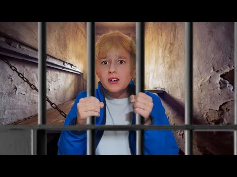 Видео: ПОПАЛ В ТЮРЬМУ В SCHOOLBOY RUNAWAY В МАЙНКРАФТ!