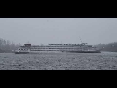 Видео: т/х" ЛЕОНИД СОБОЛЕВ"  встаёт на зимовку