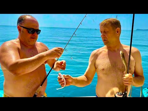 Видео: Мы отправляемся на яхте на МОРСКУЮ РЫБАЛКУ! Олег Зубков с кумом просто не успевают снимать рыбу!!!
