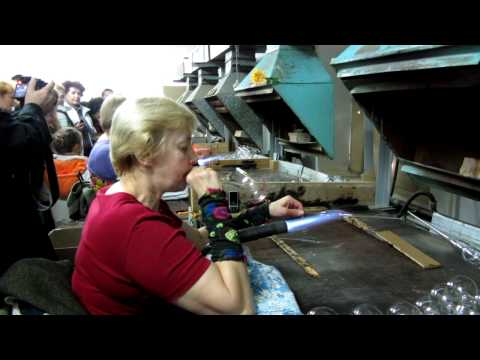 Видео: Стеклодувы. Изготовление ёлочных игрушек