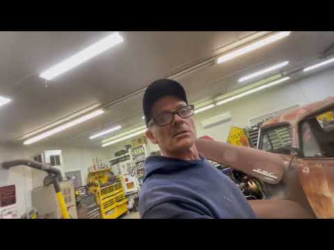 Видео: Замена рамы GMC/S10 1950 года, часть 4